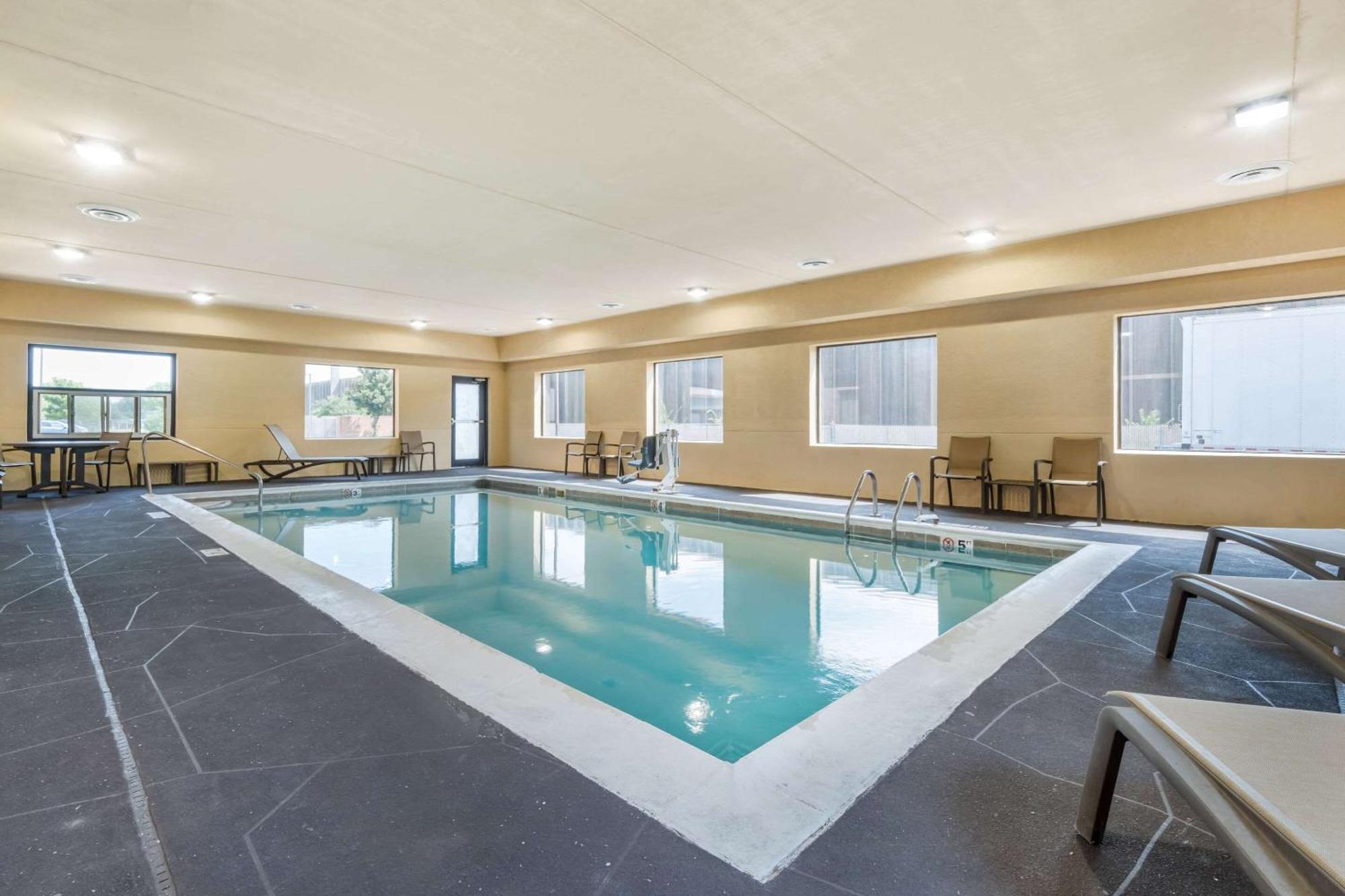 Comfort Suites Louisville Airport Exteriér fotografie